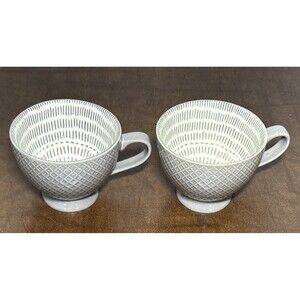 2 Signature Housewares Footed Coffee Cup Mug Lattice Diamond 14 oz Stoneware